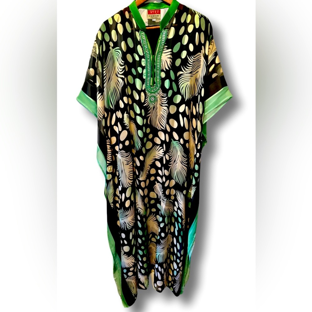 Elegant Arabian Beaded Caftan 🍸🏖️